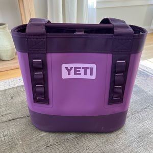 Yeti Camino 20 Carryall
